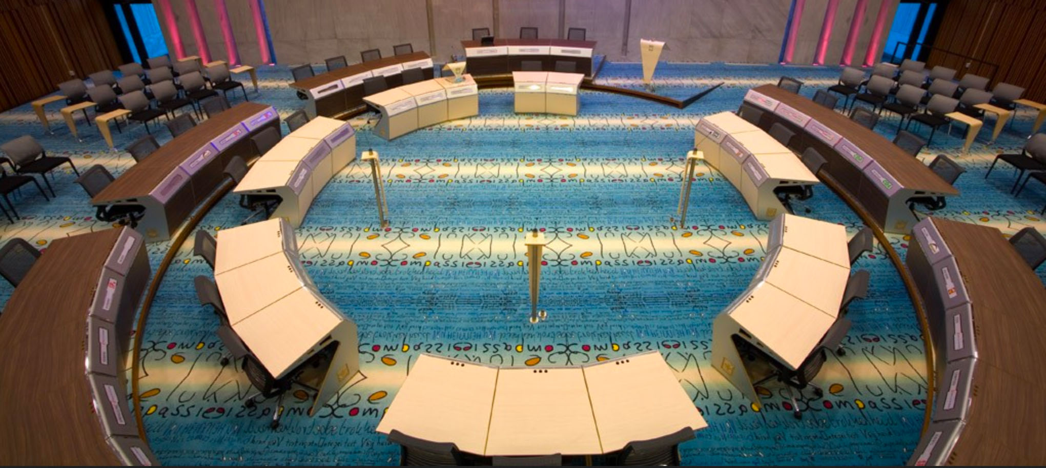 Raadzaal van gemeente Arnhem van boven bekeken